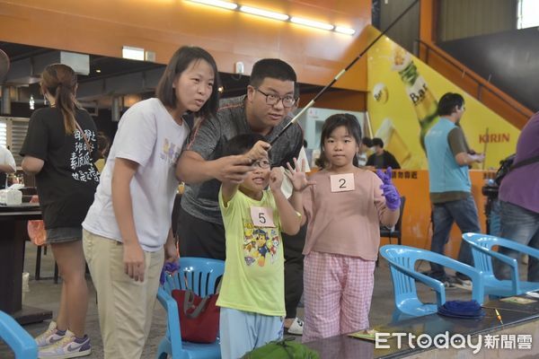 ▲▼參賽選手憑著專注與技巧，在輕鬆愉快的氛圍中一較高下。（圖／花蓮市公所提供，下同）