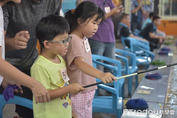 ▲▼參賽選手憑著專注與技巧，在輕鬆愉快的氛圍中一較高下。（圖／花蓮市公所提供，下同）