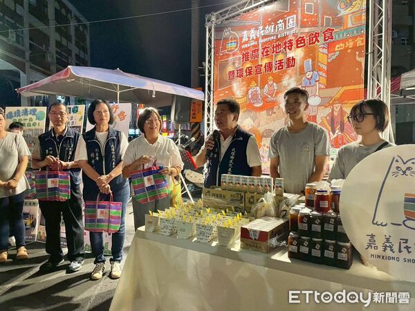 ▲▼  嘉義民雄商圈「大士爺文化祭-市集嘉年華」林于玲鄉長現場推廣在地美食。（圖／民雄鄉公所提供）