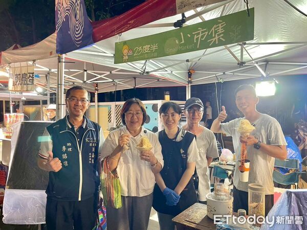 ▲▼  嘉義民雄商圈「大士爺文化祭-市集嘉年華」林于玲鄉長現場推廣在地美食。（圖／民雄鄉公所提供）