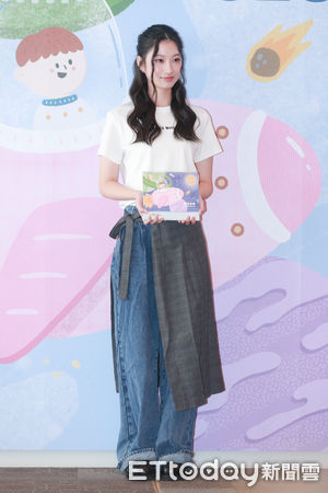 ▲▼2026公益桌曆 頒獎典禮暨開賣記者會 嘉賓：新生代歌手顧穎（李千娜之女）。（圖／記者周宸亘攝）