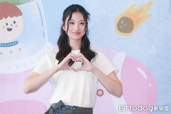 ▲顧穎現身記者會。（圖／記者周宸亘攝）