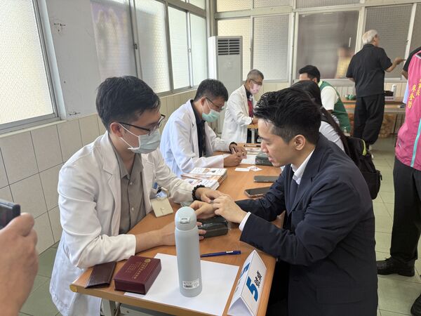 ▲▼何志偉出席桃園龜山中醫義診活動。（圖／記者杜冠霖翻攝）