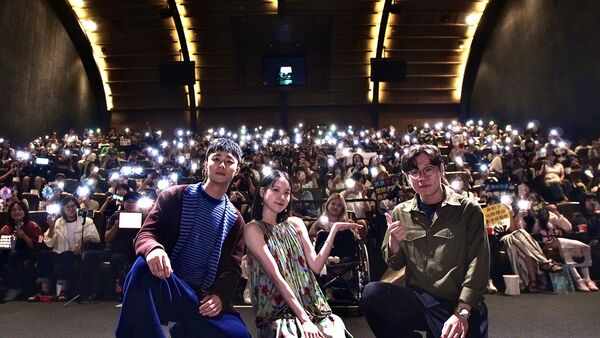 ▲施柏宇（左起）、程予希和導演邱晧洲出席《夏日最後的祕密》韓國首映。（圖／阿榮影業提供）