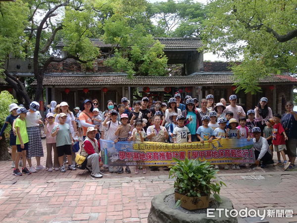 ▲台南學甲濕地保育輕旅行活動，親子熱情參與生態導覽。（記者林東良翻攝，下同）