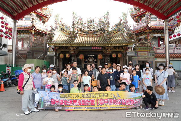 ▲台南學甲濕地保育輕旅行活動，親子熱情參與生態導覽。（記者林東良翻攝，下同）