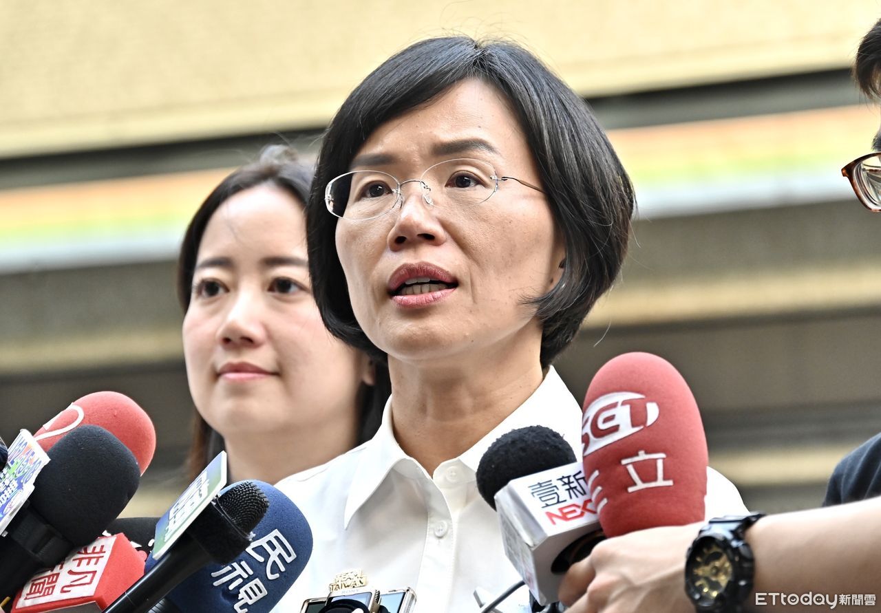 首位報名！參選2026新北市長　蘇巧慧赴民進黨部遞交徵召意願書