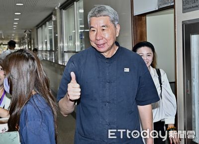 柯文哲羈押庭稀客 張亞中曝棄親自領表原因:再把柯押進去沒道理
