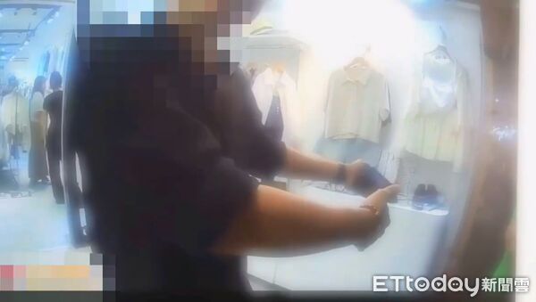 ▲大安區臨江夜市13日晚間爆發遊客和服飾店業者衝突，警方到場查處。（圖／記者張君豪翻攝）