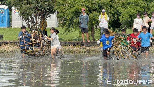 ▲「籠仔笱」是濁水溪沿岸早期農民攔水導流的重要智慧工具，在農田灌溉與水利管理上扮演關鍵角色。。（圖／記者游瓊華翻攝）