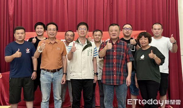 ▲「尚讚愛心會」在走馬瀨農場舉行會員大會，創會理事長曾木泉與理監事成員合影，承諾將善行擴及更多急難家庭。（圖／記者林東良翻攝，下同）