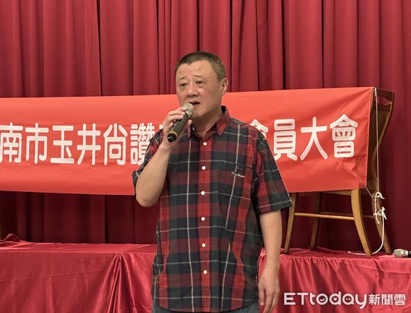 ▲「尚讚愛心會」在走馬瀨農場舉行會員大會，創會理事長曾木泉與理監事成員合影，承諾將善行擴及更多急難家庭。（圖／記者林東良翻攝，下同）