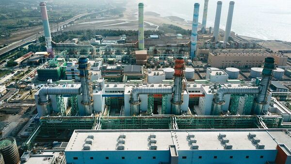 台電海底輸氣管線標案遭爆門檻訂太高，導致得標金額比預算高65億元。圖為通霄火力發電廠。（翻攝大將作工業股份有限公司官網）