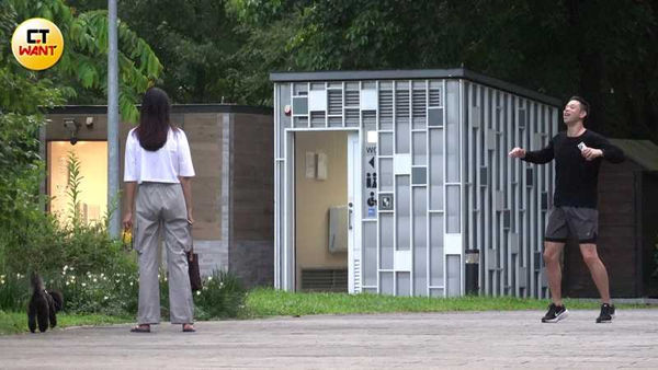 娛樂報報／林嘉綺與老公公園遛狗　甜笑互動如新婚般甜蜜