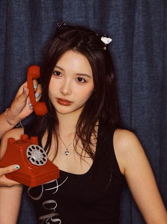 蔡詩萍今大方曬出女兒美照，引起網友熱議，男星亮哲還留言直呼「根本就是女團」。（翻攝自蔡詩萍臉書）