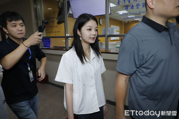 ▲▼台北地檢署抗告成功後北院重開羈押庭，京華城案兩名被告前台北長柯文哲、前台北市議員應曉薇一早陸續到達北院。圖為應佳妤。（圖／記者湯興漢攝）