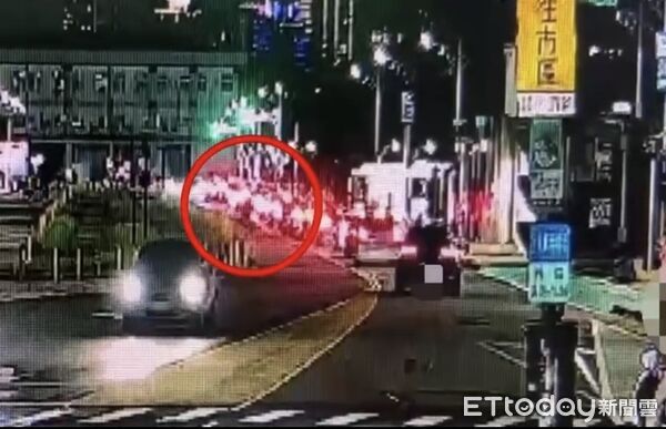 ▲▼鼓山區昨日（14日）接連發生兩起交通事故，造成2名機車騎士受傷，所幸均無大礙。（圖／記者吳世龍翻攝）