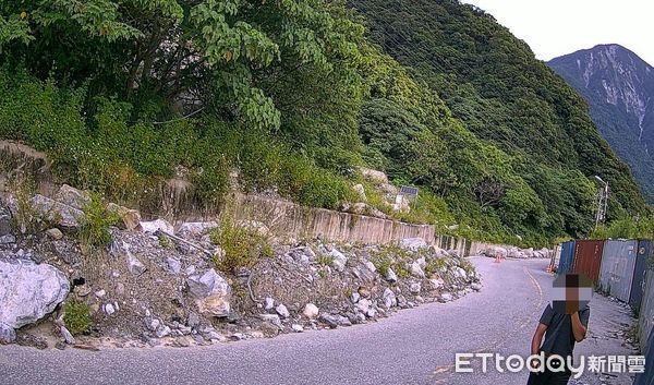 ▲警方調閱監視器畫面，鎖定行竊男子。（圖／新城警分局提供，下同）