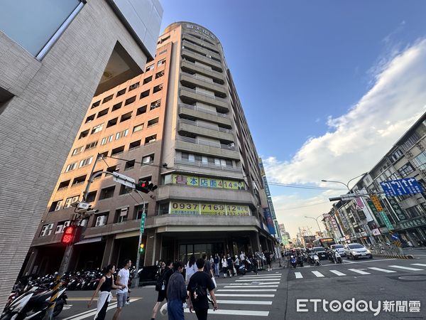 ▲▼  一中商圈,moma,馬光投資,馬光中醫           。（圖／記者陳筱惠攝）