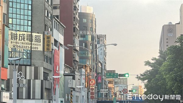 ▲▼  一中商圈,moma,馬光投資,馬光中醫           。（圖／記者陳筱惠攝）