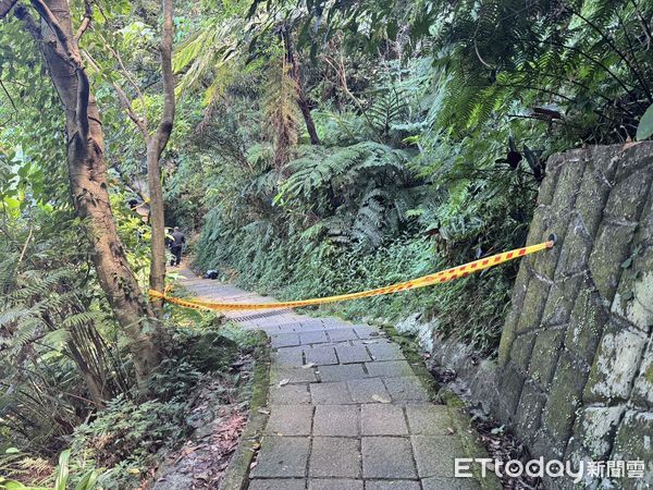 ▲北市象山一線天步道驚傳命案，男死者倒落步道嚇壞往來登山客。（圖／記者張君豪翻攝）
