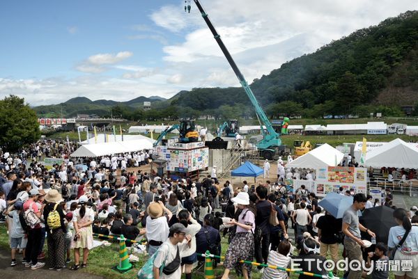 ▲台南市長黃偉哲首次造訪日本山形市，出席「日本第一芋煮節」並致詞。（記者林東良翻攝，下同）