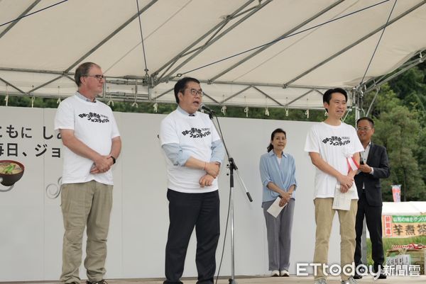 ▲台南市長黃偉哲首次造訪日本山形市，出席「日本第一芋煮節」並致詞。（記者林東良翻攝，下同）