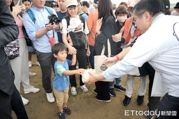▲台南市長黃偉哲首次造訪日本山形市，出席「日本第一芋煮節」並致詞。（記者林東良翻攝，下同）