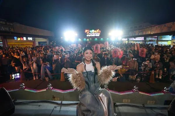 ▲▼李千娜帶著電子花車巡演。（圖／環球音樂提供）