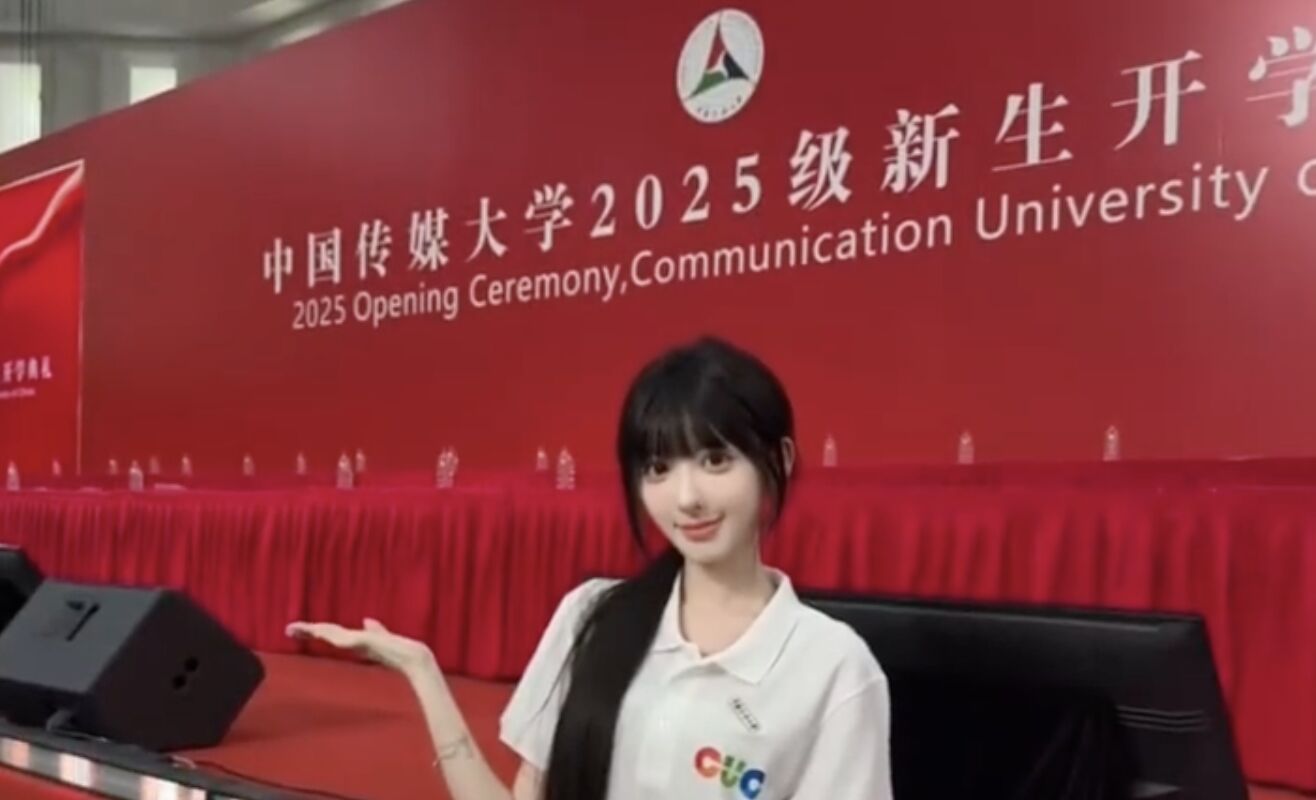 ▲被稱為「藝考素顏狀元」的胡馨怡前往中國傳媒大學報到。（圖／翻攝微博）