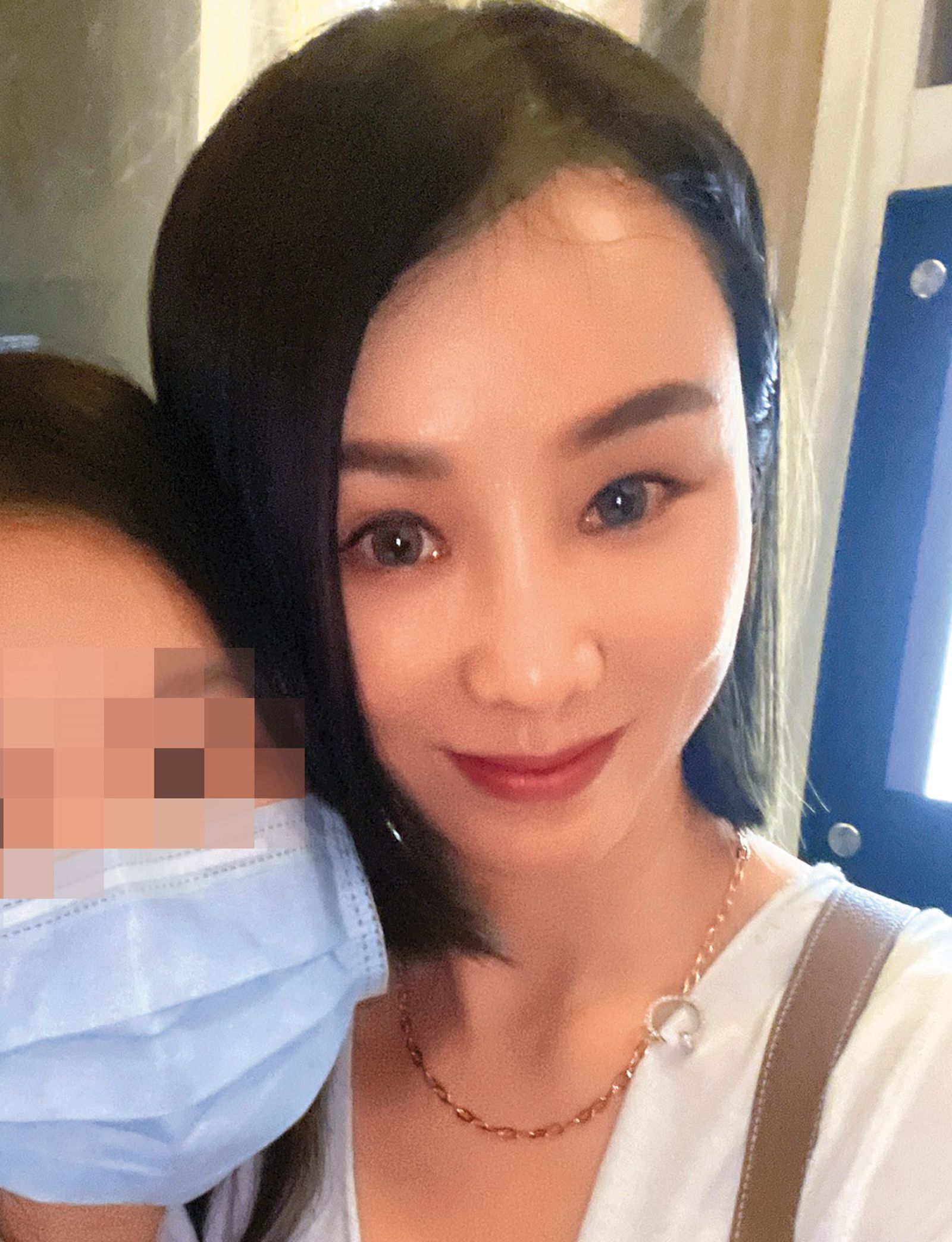 蔡政宜的中國籍妻子唐斯蓉是洗錢案核心共犯，今年中潛逃出境，現已遭通緝。（翻攝臉書）