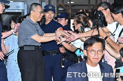 律師提質疑：黃國昌指揮狗仔　也政治跟監柯文哲、周榆修？