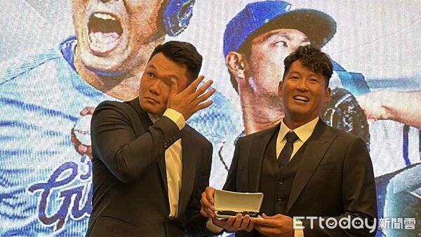 ▲▼林哲瑄引退宣布記者會 范國宸爆哭。（圖／記者王真魚攝）