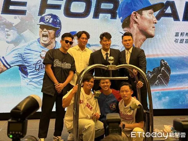 ▲▼林哲瑄引退宣布記者會 豪朋友搞笑現身。（圖／記者王真魚攝）