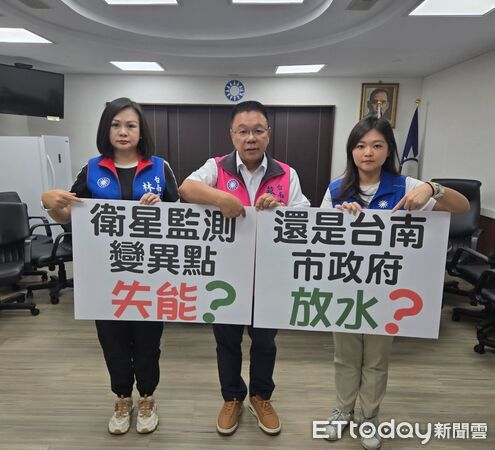 ▲台南市議會國民黨團召開記者會，怒批麻豆魚塭廢棄物、學甲爐碴案至今未解。（記者林東良翻攝）