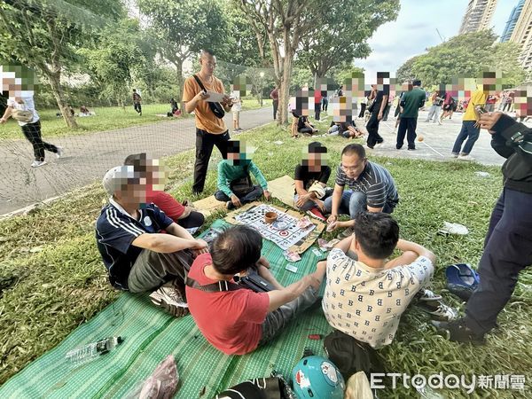 ▲▼泰國移工揪團打「籐球」卻聚眾賭博，海山警方逮捕14人查扣賭資28萬             。（圖／記者陳以昇翻攝）