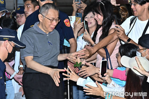 ▲▼北院今(15)日重開柯文哲羈押庭，合議庭維持原交保裁定，柯文哲晚間離開地院。（圖／記者李毓康攝）