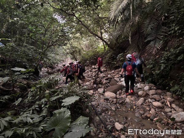 ▲▼山友獨攀東照山迷路　墜谷「重擊脊椎」受困打電話求救。（圖／記者高堂堯翻攝）