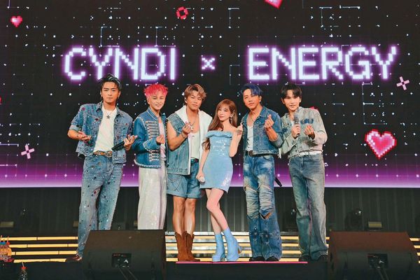 Energy「ALL IN全面進擊」演唱會日前一連兩天在高雄巨蛋舉辦，邀來甜心教主王心凌（右三）助陣並合唱〈愛你〉。	（翻攝自Energy臉書）