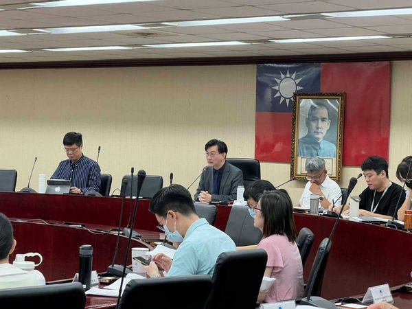 內政部於10日邀集業者、民團召開租賃條例修法方向座談會，由內政部次長董建宏主持。（圖／租賃公會提供）