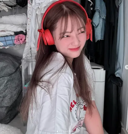 ▲劉力穎還原被暴打經過。（圖／翻攝自YouTube／LIYING LIU 劉力穎）