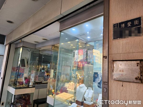 ▲苗栗縣竹南鎮1家銀樓昨遭搶，警方漏夜追查逮4嫌，赫然發現有2名少年、4嫌平均不到18歲。（圖／記者楊永盛翻攝）