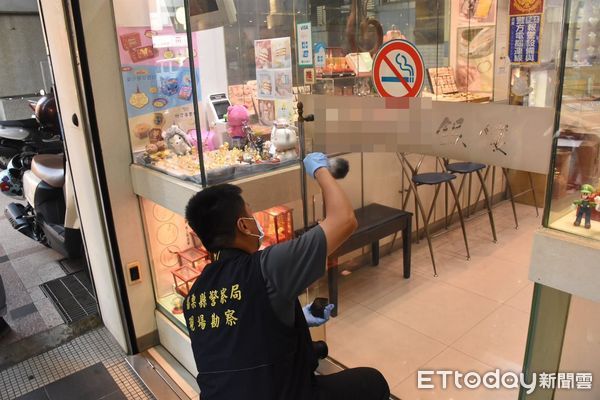 ▲苗栗縣竹南鎮1家銀樓昨遭搶，警方漏夜追查逮4嫌，赫然發現有2名少年、4嫌平均不到18歲。（圖／記者楊永盛翻攝）