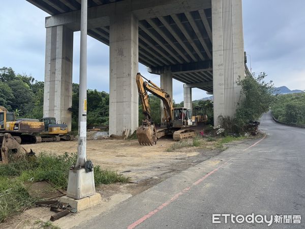 ▲▼18歲男遭擄至新店山區痛毆，丟棄在公墓旁。（圖／記者陳以昇翻攝）