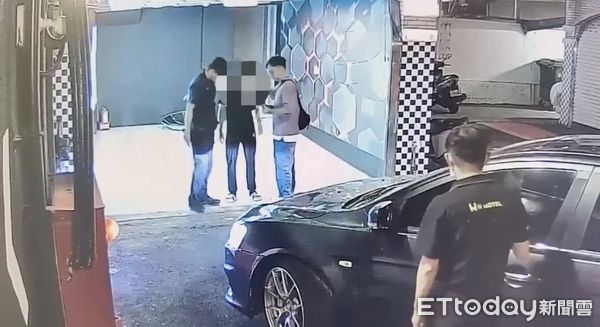 ▲▼       「幽靈機車」驚現跨區提款熱點　外籍車手難逃天羅地網      。（圖／記者楊永盛翻攝）