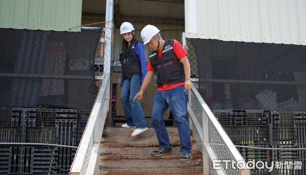 ▲音樂才女林逸欣親自走訪台南永康浪浪園區重建工地，關心毛孩子家園修復進度。（記者林東良翻攝，下同）