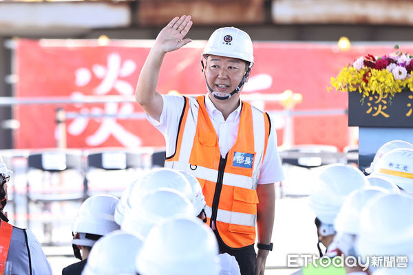 ▲交通部長陳世凱出席「淡江大橋合龍典禮」。（圖／記者林敬旻攝）