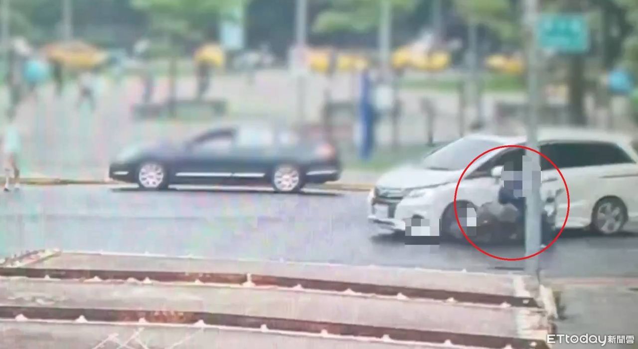切西瓜害死畫面曝！休旅左轉撞機車　機士撐4個月難逃死神索命