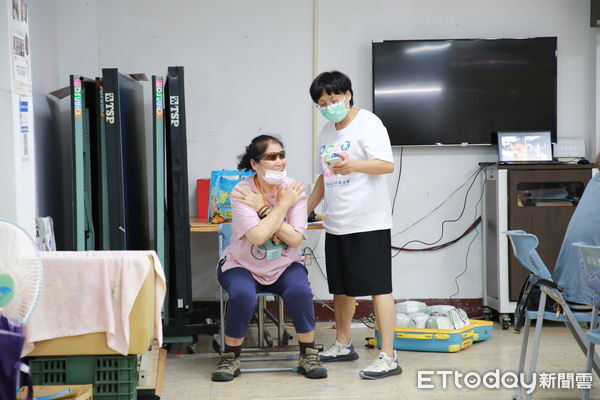 ▲▼門諾醫院推動 ICOPE（整合性照護長者功能評估），結果發現，不少長者在「行動力」與「聽力」方面已有退化警訊。（圖／門諾醫院提供，下同）