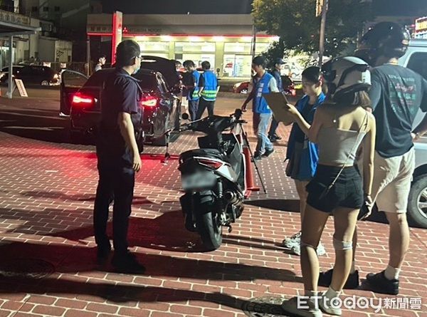 ▲龍潭警方結合監理及環保機關聯合稽查取締噪音車。（圖／龍潭警分局提供）